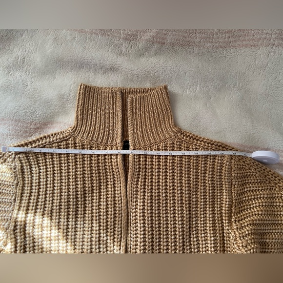 Sweater - Picture 5 of 8